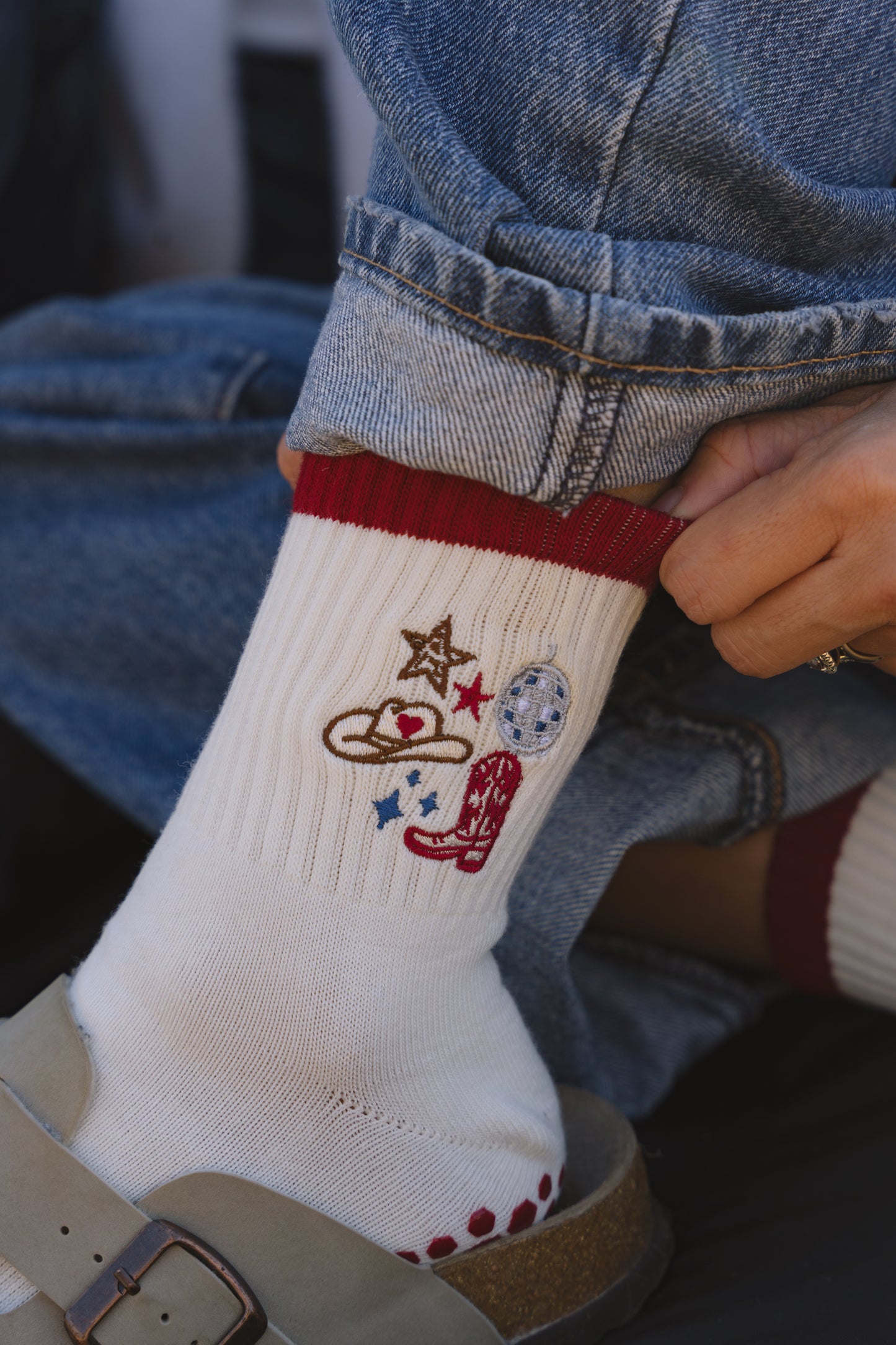 DOWNWARD DISCO PILATES CREW SOCKS